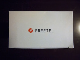 FREETEL KATANA 01箱上部にはFREETELの文字