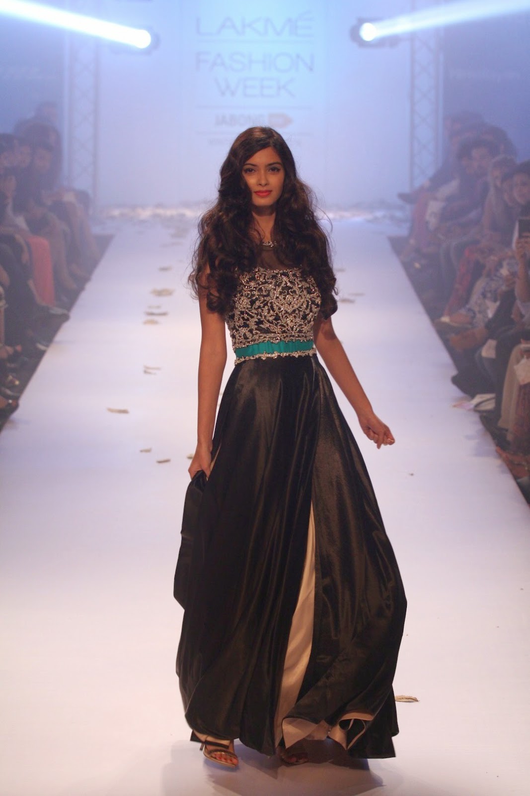 http://4.bp.blogspot.com/-ydXkn_3Dbc8/U_hBrkTJRdI/AAAAAAAAqpU/ZpcZvZ5Fj-Y/s1600/Diana-Penty-Ramp-Walk-Photos-at-LFW-WF-2014-29.JPG