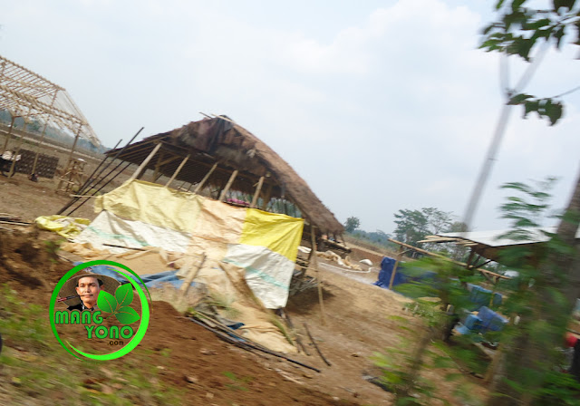 Petani Pagaden Barat menjadi pengrajin bata merah Petani Pagaden Barat menjadi pengrajin bata merah