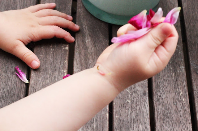 En regnig tisdag. 4 kinfolk8 En regnig tisdag.