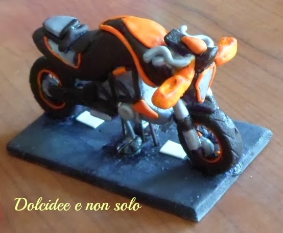 moto in pasta di zucchero