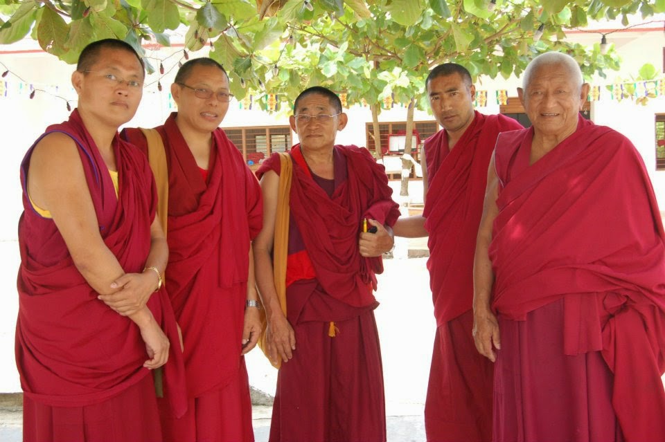 GESHE JANCHUP GYALTSEN CON I FRATELLI DI DHARMA