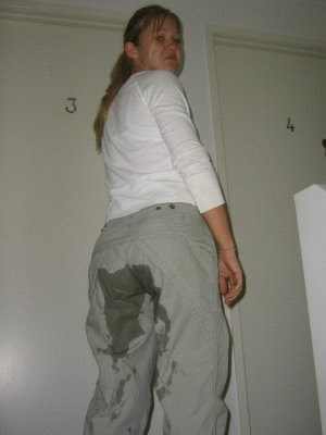 http://4.bp.blogspot.com/-yfT4l6SiOB4/TxlsbXofZaI/AAAAAAAAVxU/771yIx4mLW8/s640/girl%2Bpee8.jpg