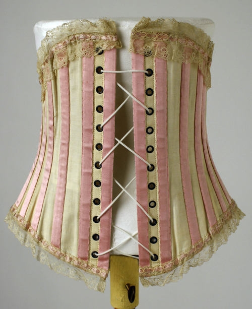 Corsets, waist training, the benefits a How to Do Corset Training
