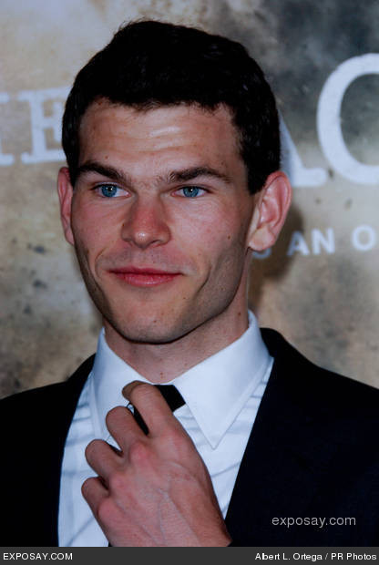 josh-helman-hbos-pacific-miniseries-los-1eHbUO.jpg