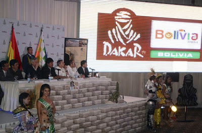 Caravana del Dakar 2014 visita Uyuni