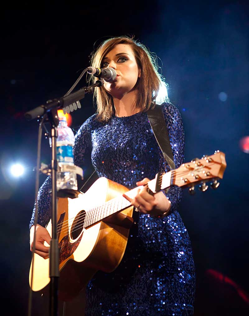 http://4.bp.blogspot.com/-yhFwtO3xaEE/T9PHxuYYHVI/AAAAAAAACg0/LQHrwBeV8Xk/s1600/amy-live-CMS-Source.jpg