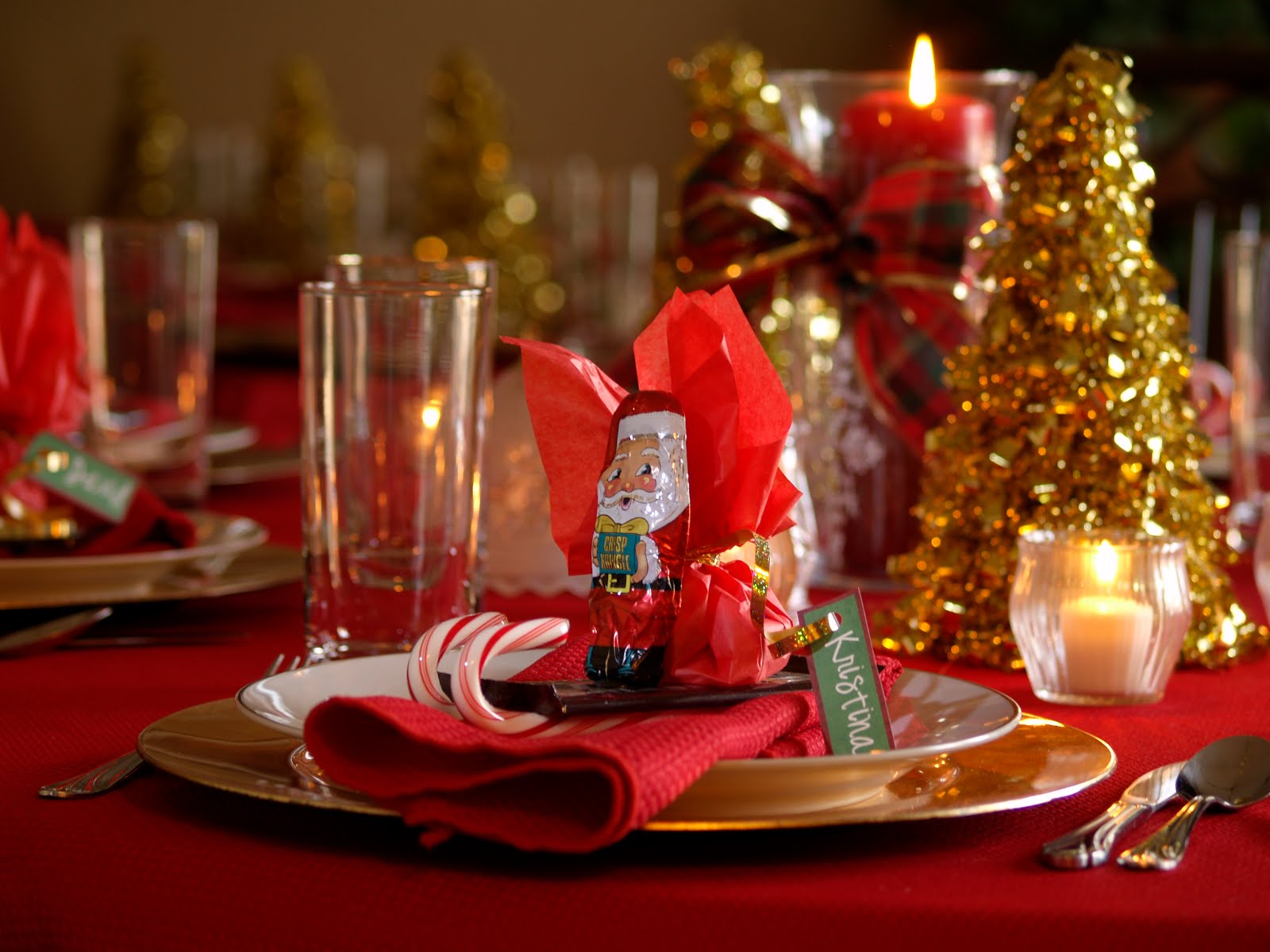 So Wonderfully Complex: Christmas Dinner Place Settings