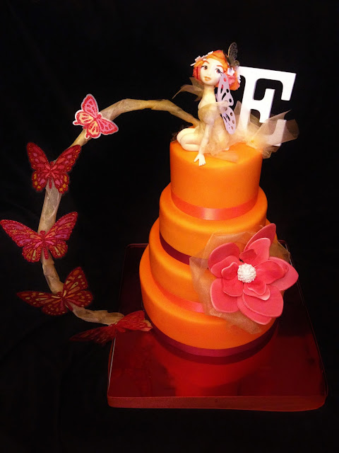 tarta hada; fondant; fiesta;cumpleaños; amigos; naranja; colores; flor; mariposas; luz