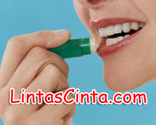 Perawatan Alami untuk Bibir Pecah-pecah Perawatan Alami untuk Bibir Pecah-pecah