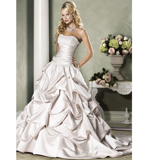 Fancy White Wedding Dress Designs With Fold