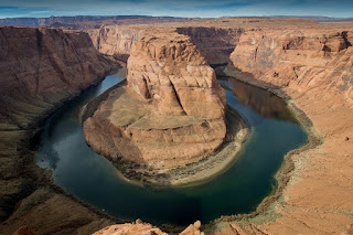 Photograph of Horseshoe Bend in Page, Arizona.