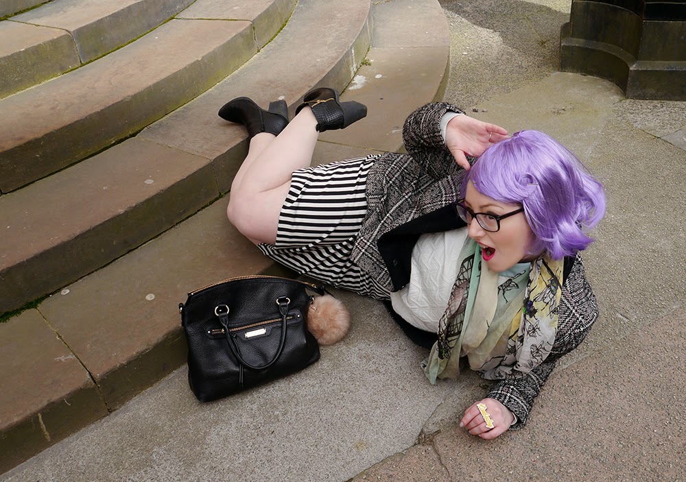 Kimberley the Klutz #scotstreetstyle, #EdFashion, Edinburgh, trip, fall, clumsy, Naromode scarf, fabulous fall, Madonna
