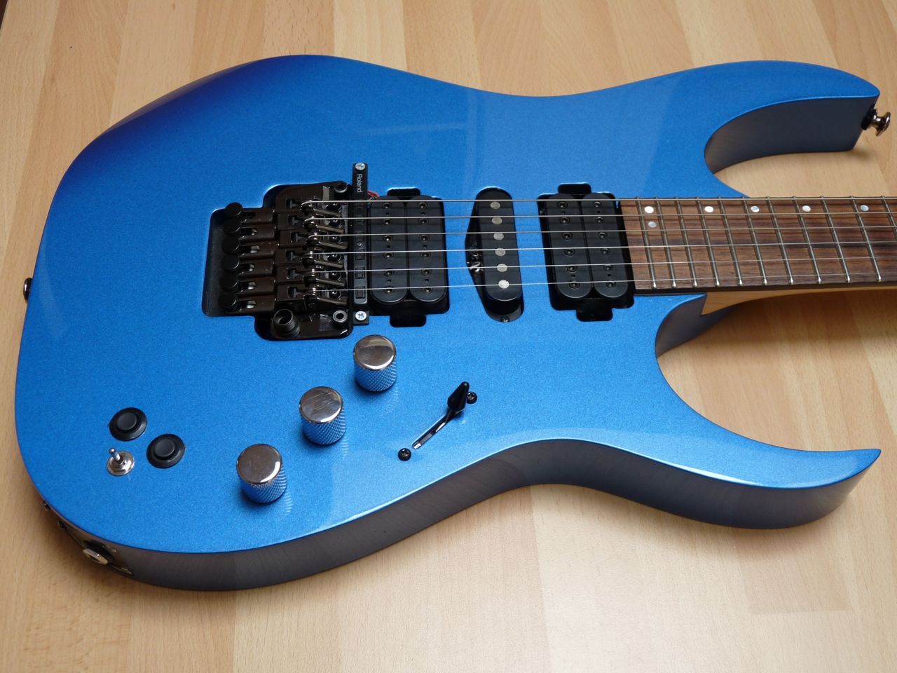 Midi Guitars Ibanez RG870 adding an internal Roland pickup