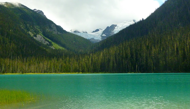 Joffre Peak and the emerald lake below (2013-08-24)