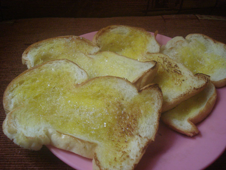 amalia aira malichi ^^ breakfast fried butter bread with sugar