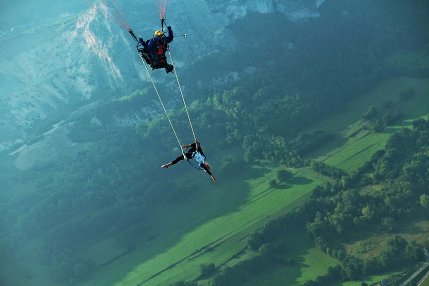 30 Death-Defying Photos That Will Make Your Heart Skip A Beat 30 Death-Defying Photos That Will Make Your Heart Skip A Beat