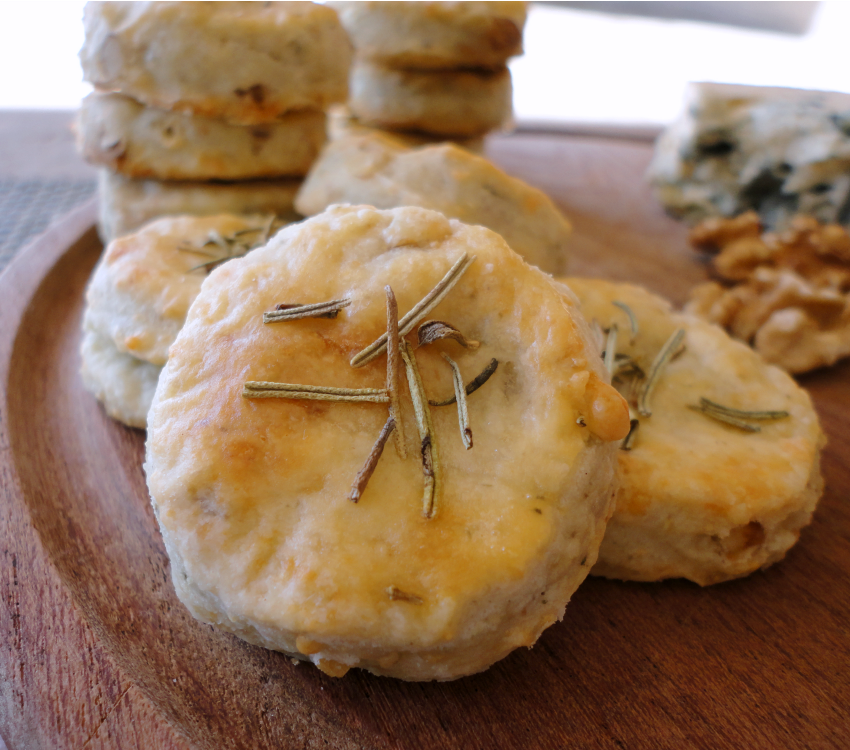blue cheese walnut and rosemary biscuits bonheur cuisine