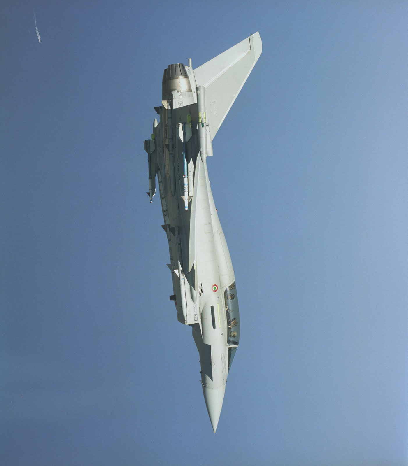 http://4.bp.blogspot.com/-ynF9b-N0LBs/Th5_YVbScNI/AAAAAAAAJmI/XQIWwyJolf0/s1600/Typhoon%2BEurofighter%2BWallpapers%2Bby%2Basian%2Bdefence%2B%252816%2529.jpg