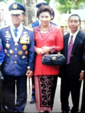 Foto Bersama Marsekal TNI AU  Djoko Suyanto/Ibu dan R.Soekrisno