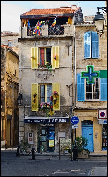 LA FOTO DE HOY: Shutters, Arles, France 1