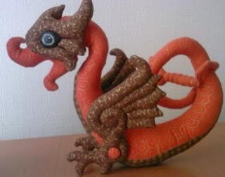 http://translate.googleusercontent.com/translate_c?depth=1&hl=es&prev=search&rurl=translate.google.es&sl=ru&u=http://tildas.ru/vykroyki-myagkih-igrushek/506-kukla-drakon-vykroyka-igrushki-drakona.html&usg=ALkJrhgvj-oo_RIpHqtuS4Pso4LcYVZ-YQ