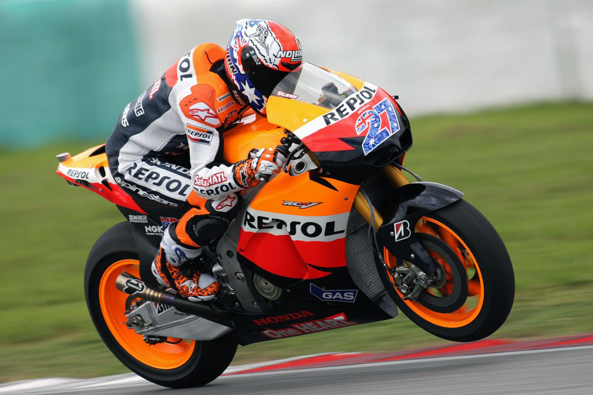 http://4.bp.blogspot.com/-yo3LejctTCU/TYn1j4cJtEI/AAAAAAAAAEY/XvuvKq5fzzQ/s1600/stoner%2Bsepang-motogp-wallpaper-2011.jpg