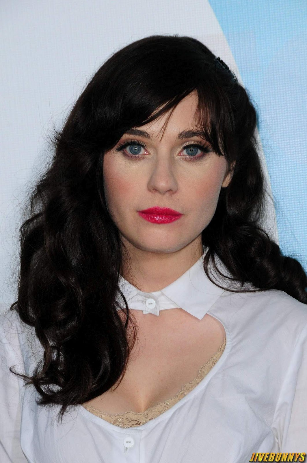 http://4.bp.blogspot.com/-yorLE0d8irk/T7RDgsmc6YI/AAAAAAAFJwE/yIJWU5412zI/s1600/zooey_deschanel_680002.jpg