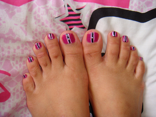 Steps Make The Design Nails With Pink Nail Polish.