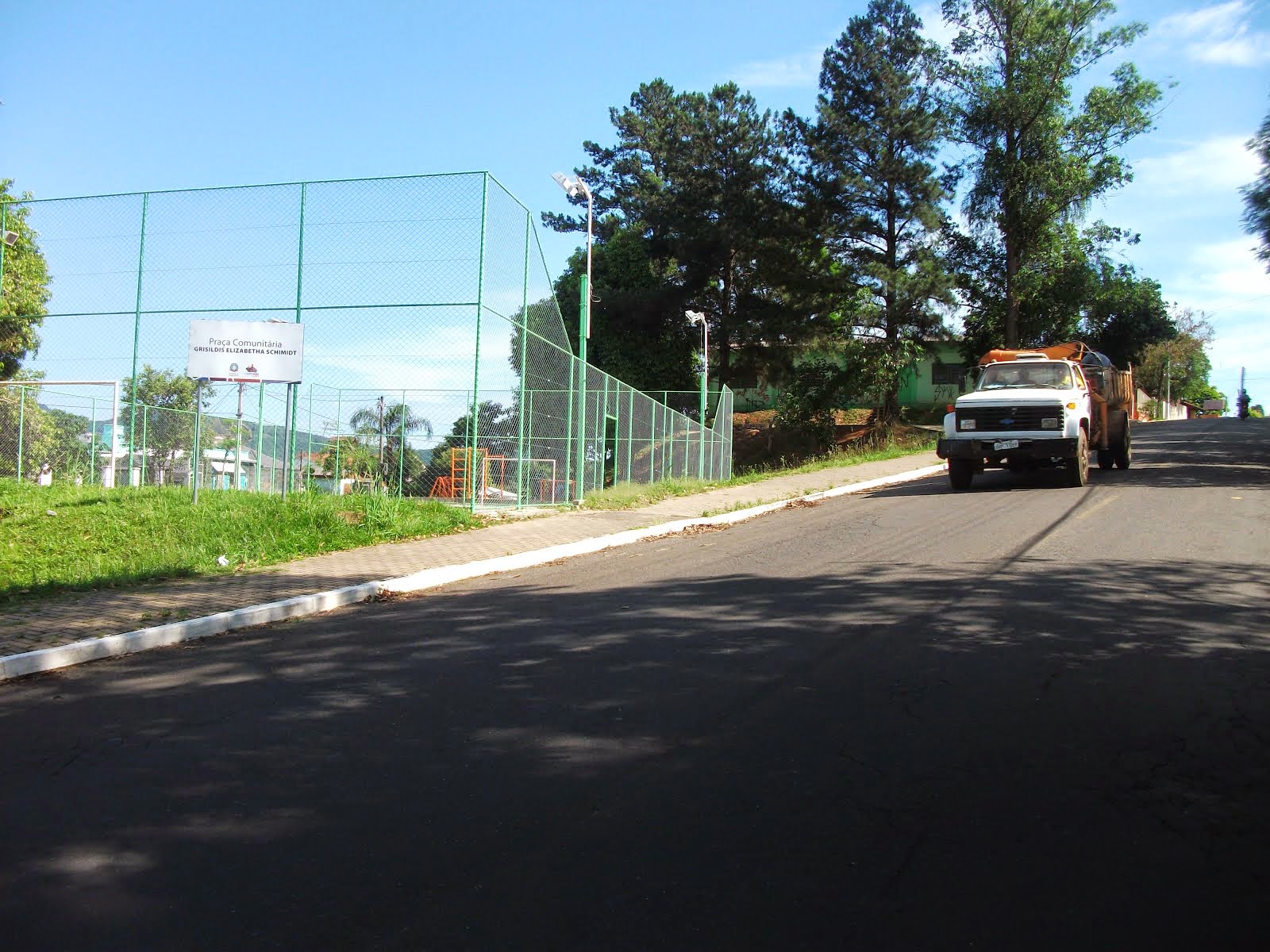 VEREADOR PEDE PROTEÇÃO NA QUADRA DA SANTA LÚCIA