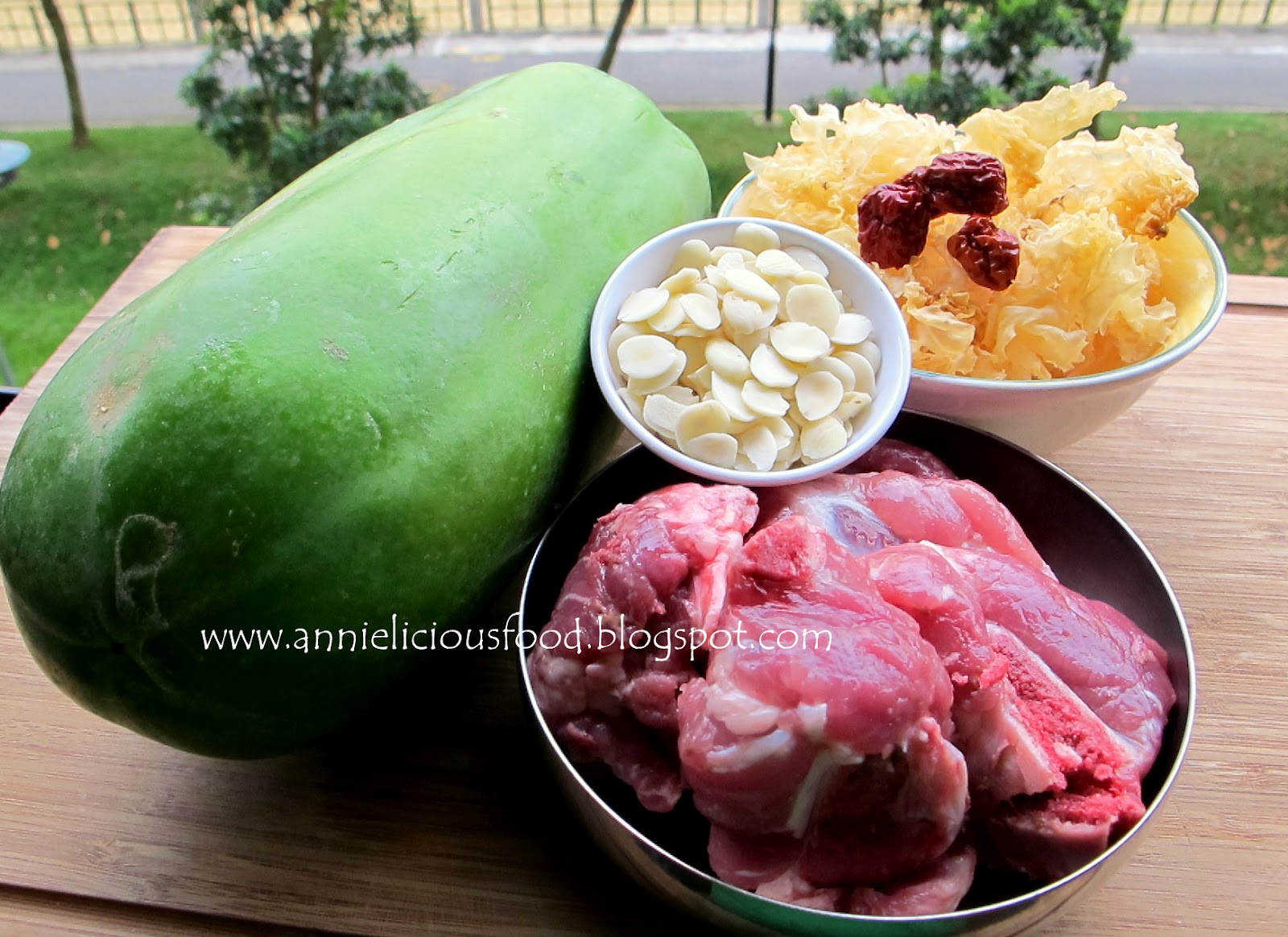 Annielicious Food Papaya and White Fungus Beauty Soup (木瓜雪耳滋润汤)