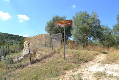 Entrance signpost to the Pellana Mycenaean Chamber tomb cemetery Entrance signpost to the Pellana Mycenaean Chamber tomb cemetery