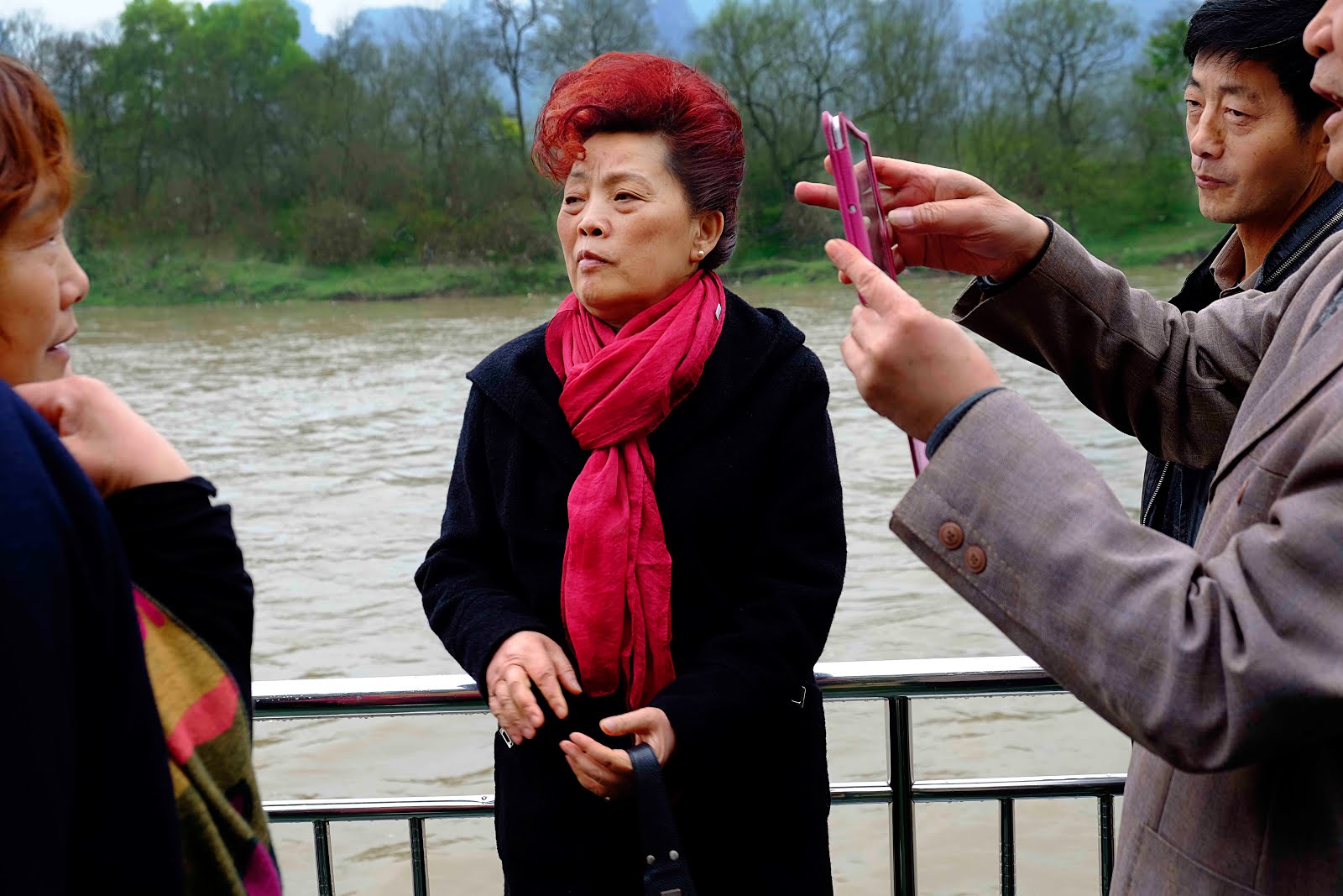 La femme aux cheveux rouges - Rivière Lijang