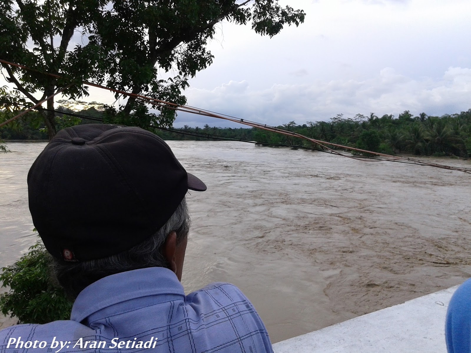 Sungai Serayu di Jembatan Klampok-Bukateja sungai serayu, sungai serayu jebol