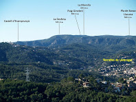 Des del Montpedrós hi ha línia visual directa amb el Castell d'Eramprunyà Des del Montpedrós hi ha línia visual directa amb el Castell d'Eramprunyà