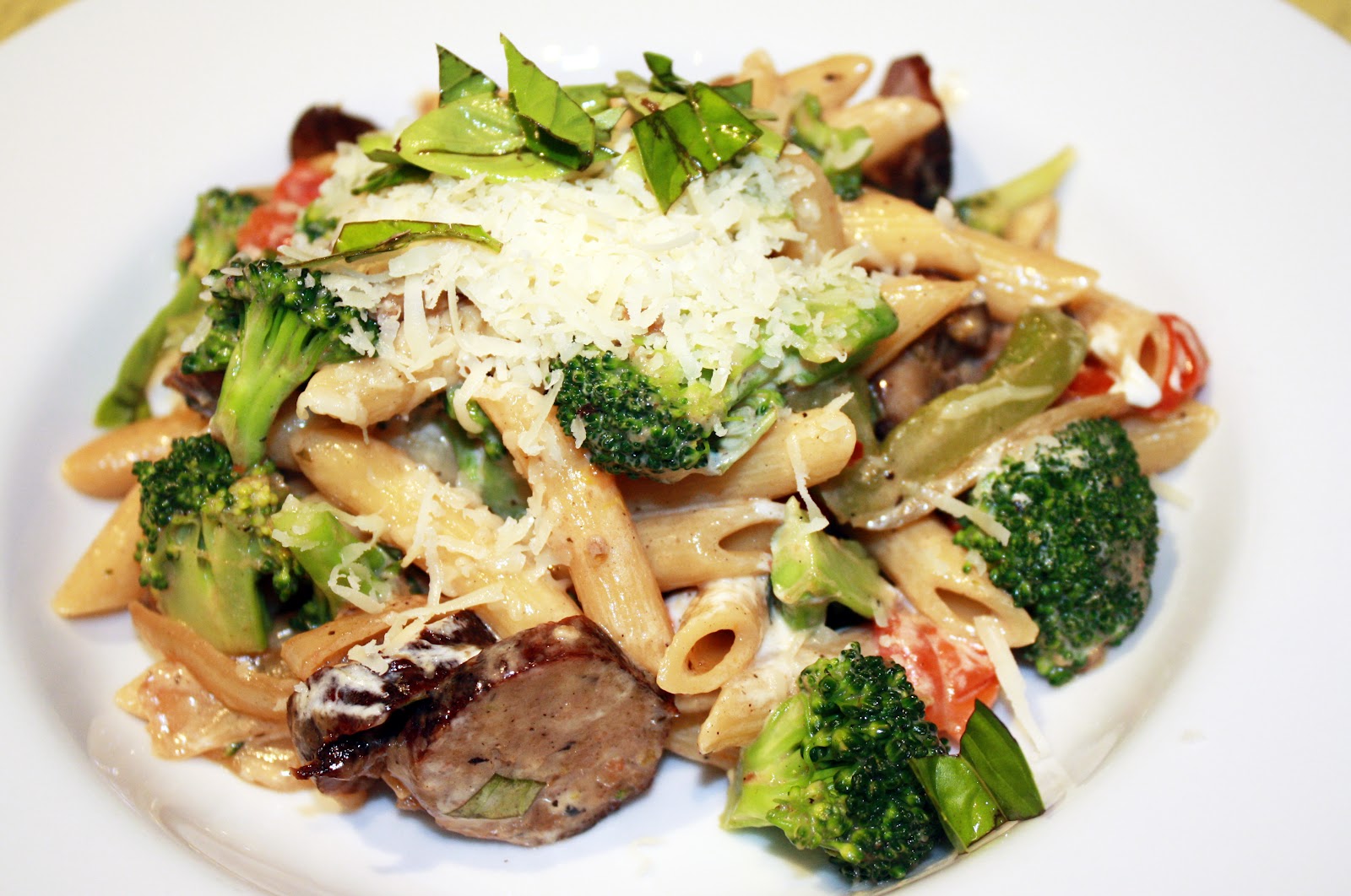a day in the kitchen of... pasta primavera with chicken sausage