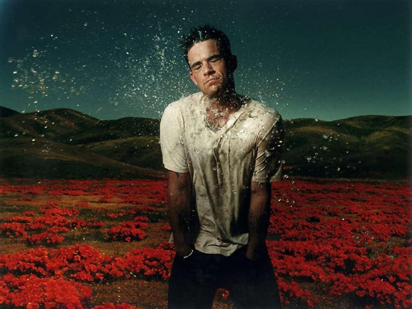 http://4.bp.blogspot.com/-yst5KOoZP6k/TuXKMxalTcI/AAAAAAAAApI/f-40MHtsg2U/s1600/Robbie-Williams-pictures-desktop-Wallpapers-HD-photo-images-5.jpg