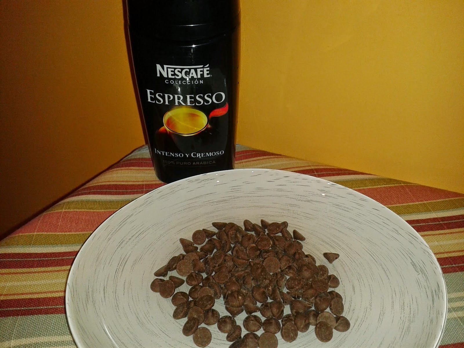 Nescafé y pepitas de chocolate nescafe y pepitas de chocolate