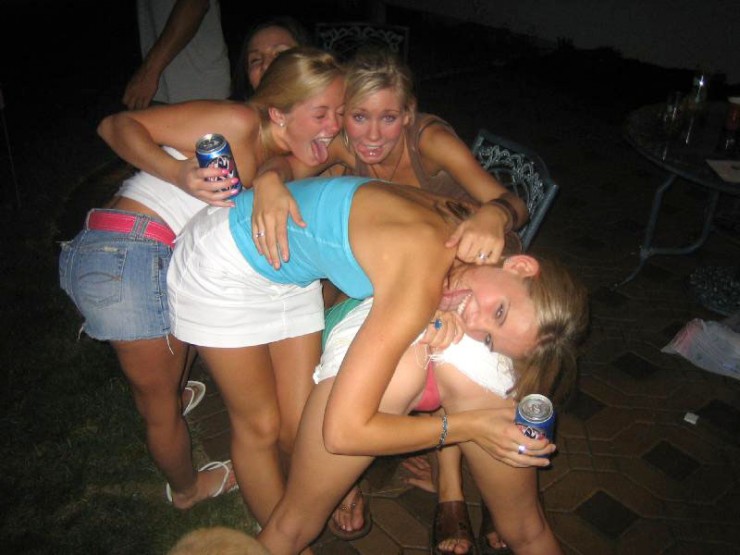 Awesome! cubs girls upskirt club dance flash drunk WHEN THEY