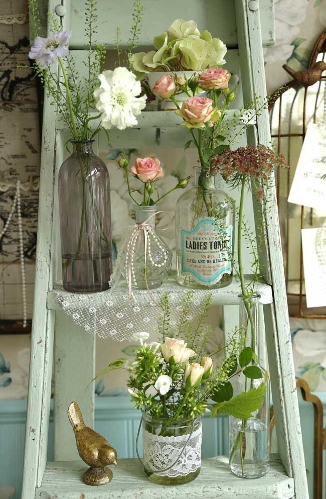 HOB NOBBERS 10 WAYS TO DECORATE WITH VINTAGE LADDERS