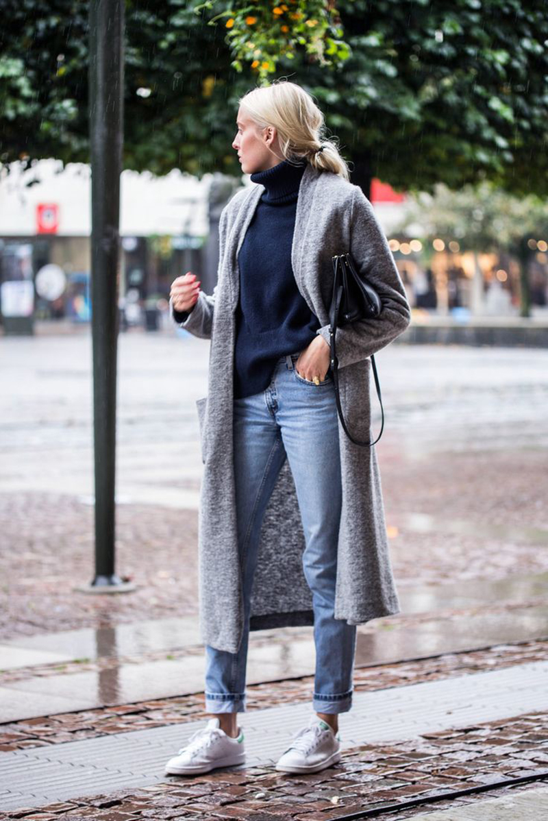 how-to-wear-white-sneakers-stan-smith-streetstyle-denim-coat how-to-wear-white-sneakers-stan-smith-streetstyle-denim-coat