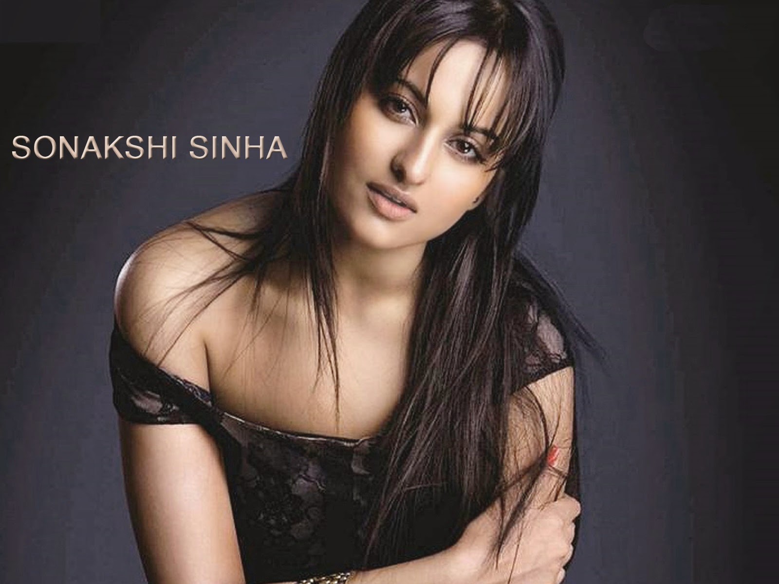 Bollywood Indian Actress Sonakshi Sinha Sexy HD Pics Bollywood Indian Actress Sonakshi Sinha Sexy HD Pics