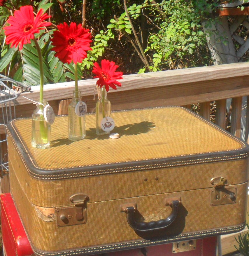 Katecreativesalvage DECORATING WITH SUITCASES OF THE PAST