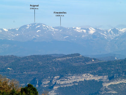 El Puigmal culminant la Gran Olla, que rodeja la vall de Núria El Puigmal culminant la Gran Olla, que rodeja la vall de Núria