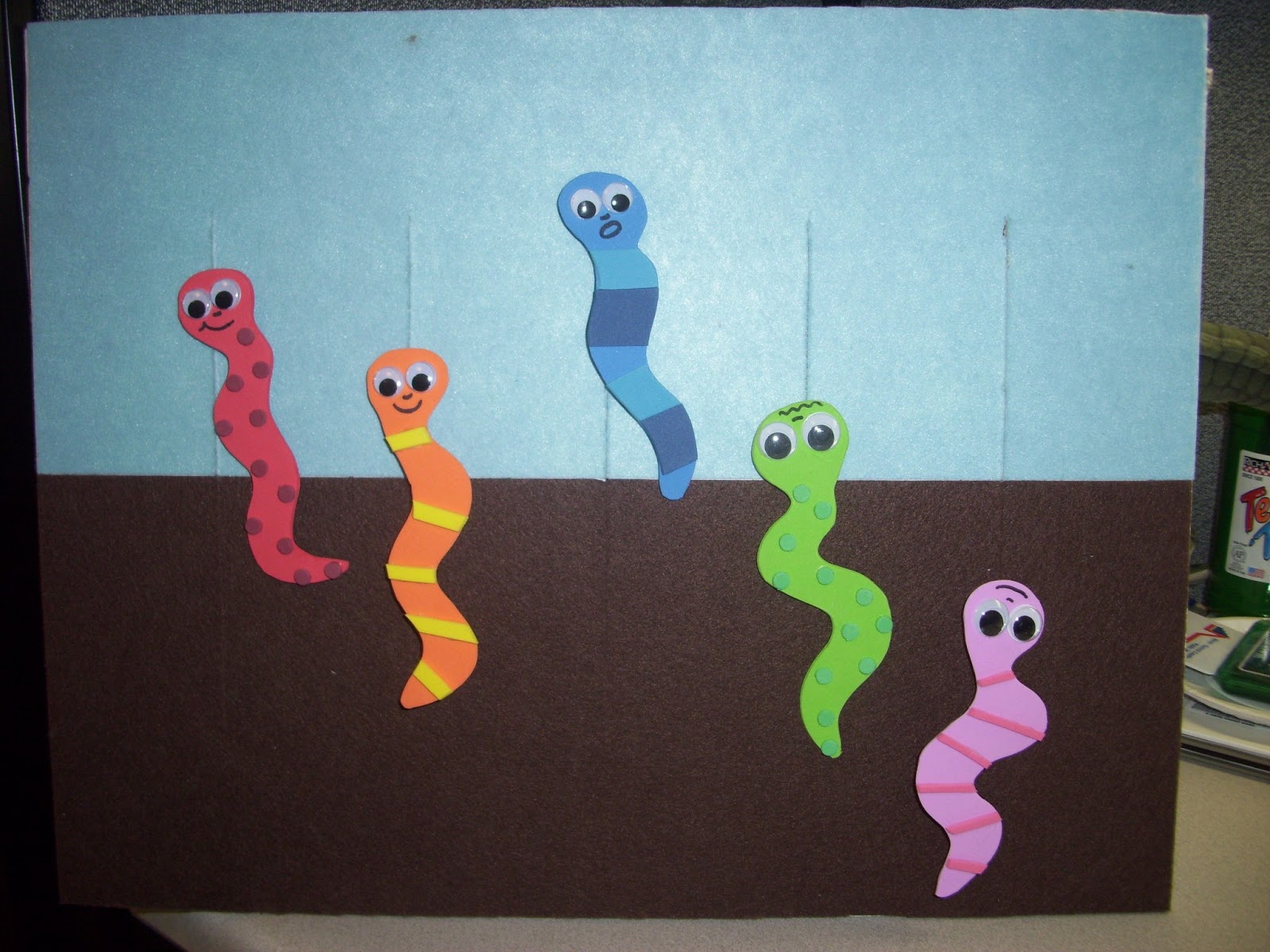 What type of soil do earthworms prefer picture