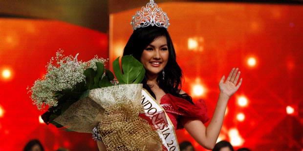 Kumpulan Foto Astrid Ellena seorang model dan Miss Indonesia 2011
