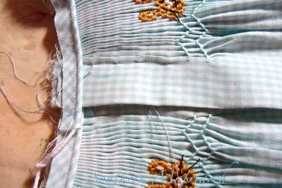 Southern Matriarch Piping a Necklinea Tutorial