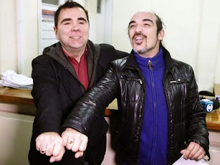 Rodrigo Borda (dir.) e Sergio Miranda exibem suas alianças Rodrigo Borda (dir.) e Sergio Miranda exibem suas alianças