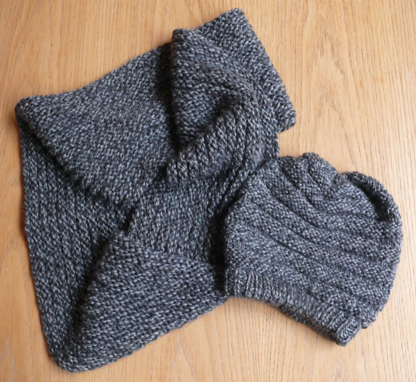 the knitted mobius hat