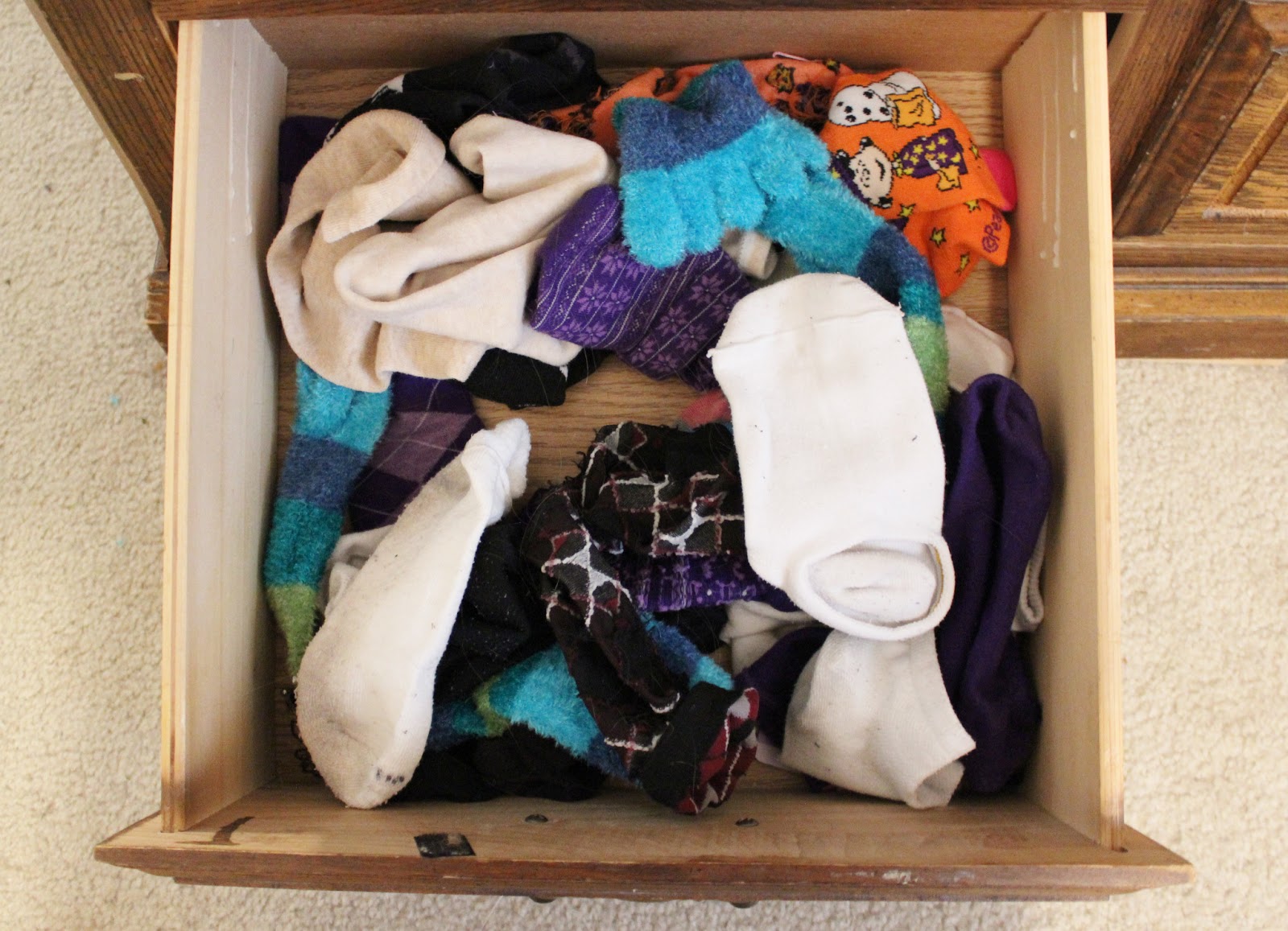 Lovely On a Budget: ORGANIZING: SOCK DRAWER